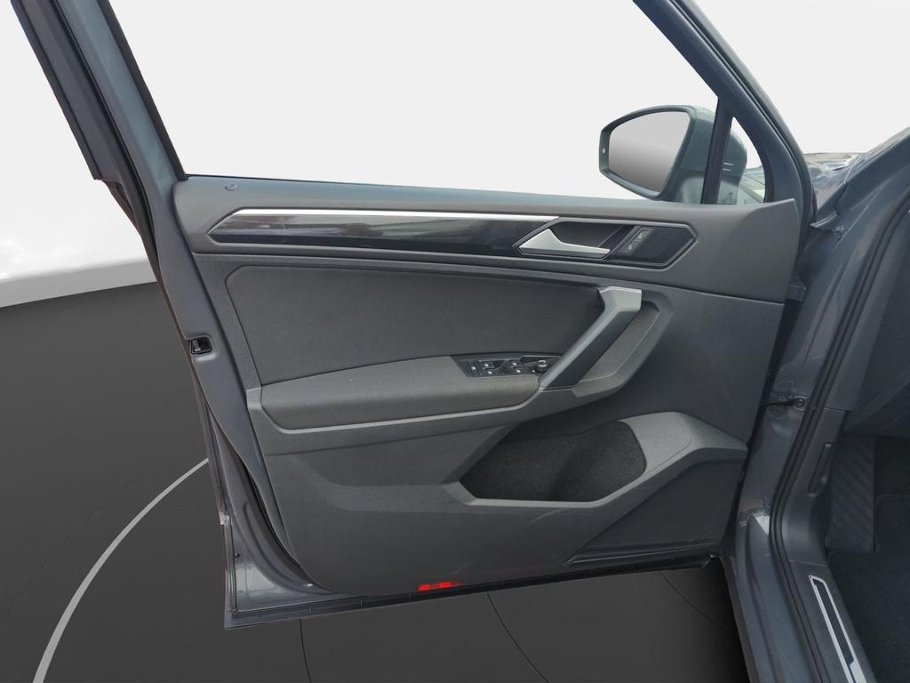 Volkswagen Tiguan 2023 г. Серый, пробег 39300 км