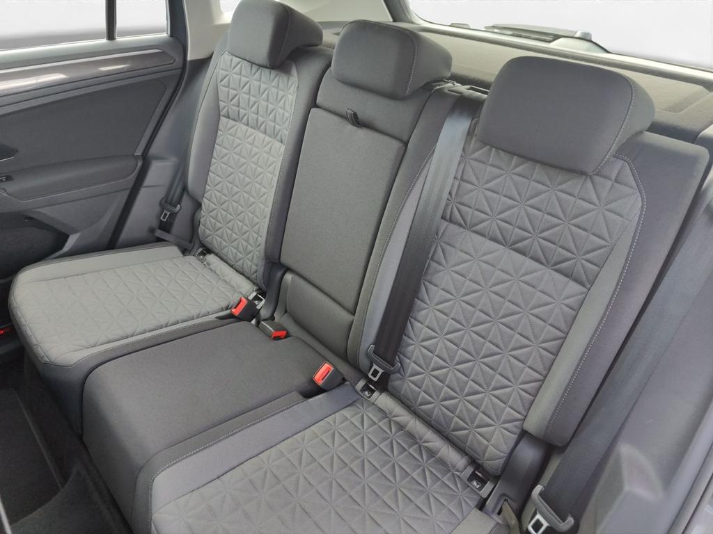 Volkswagen Tiguan 2023 г. Серый, пробег 39300 км