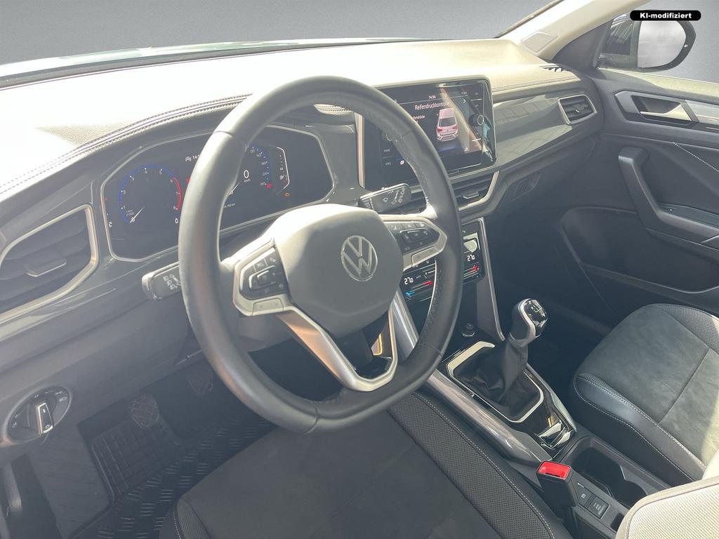 Volkswagen T-Roc 2022 г. Синий, пробег 24200 км