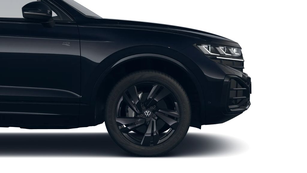 Volkswagen Touareg 2026 г. Чёрный, пробег 3849 км
