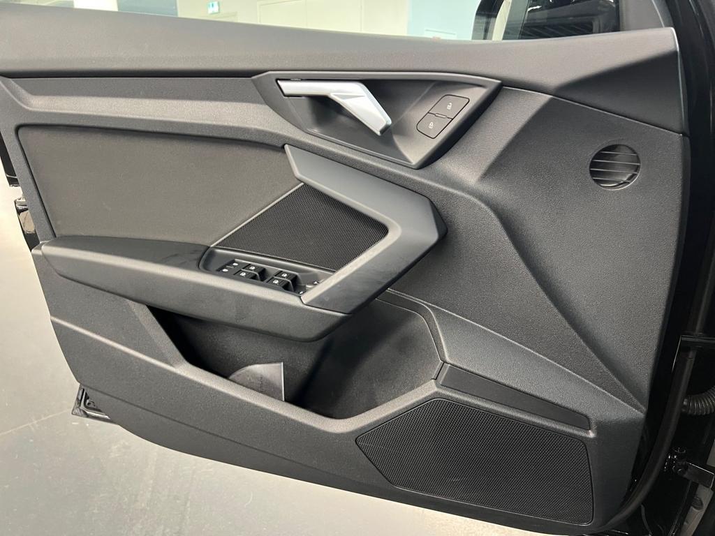 Audi A3 2023 г. Чёрный, пробег 38483 км