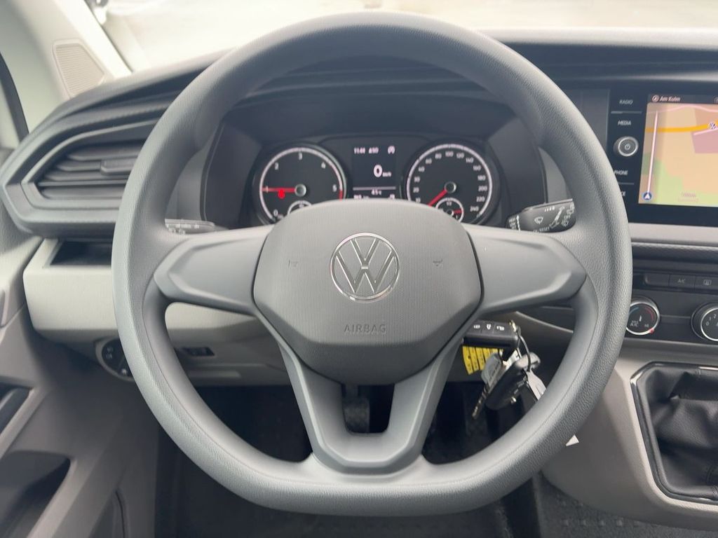 Volkswagen T6 KOMBI 2023 г. Белый, пробег 24000 км