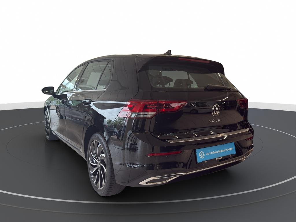 Volkswagen Golf 2024 г. Чёрный, пробег 24677 км