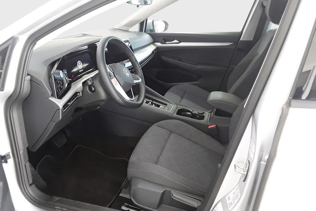 Volkswagen Golf 2023 г. Серебристый, пробег 28406 км