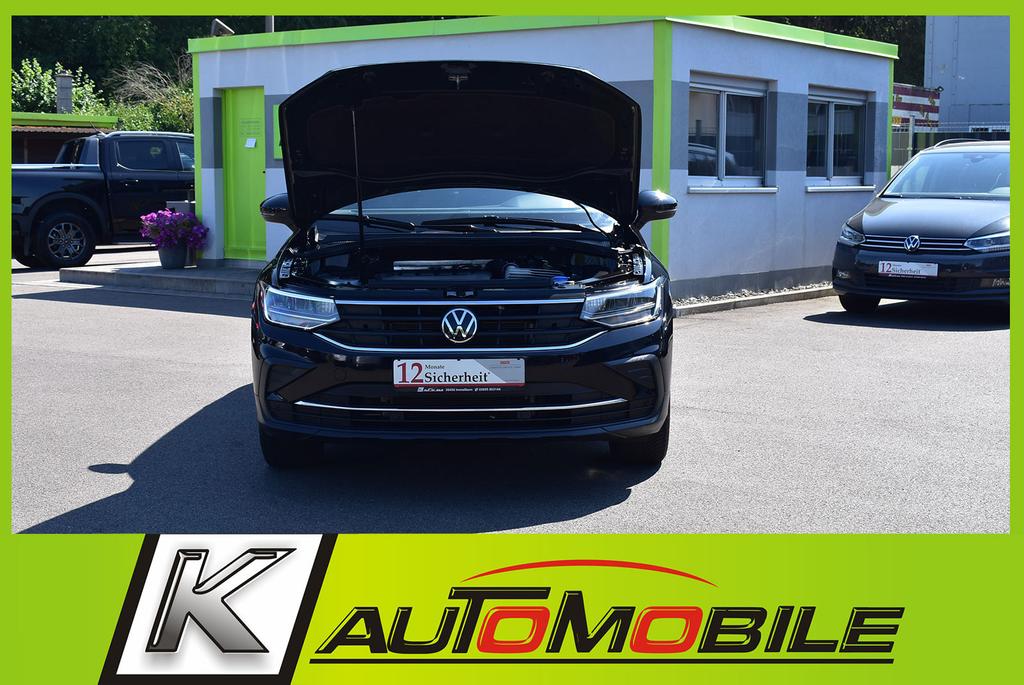 Volkswagen Tiguan 2023 г. Чёрный, пробег 49472 км