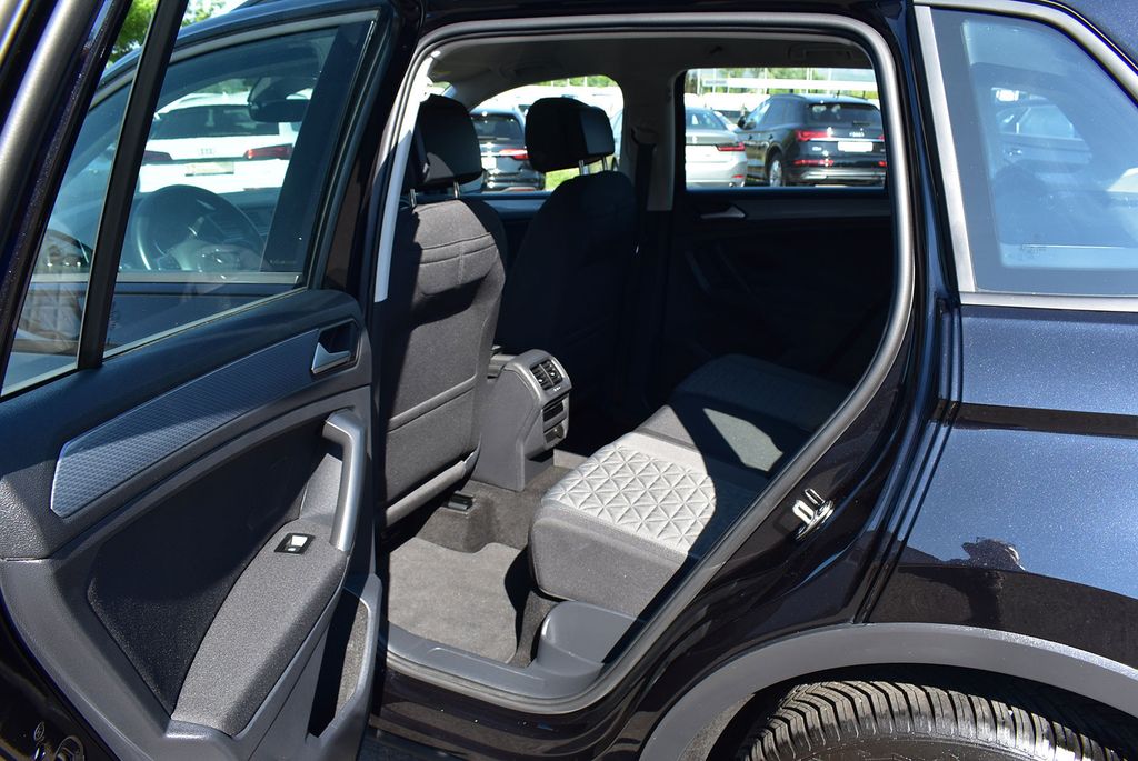 Volkswagen Tiguan 2023 г. Чёрный, пробег 49472 км