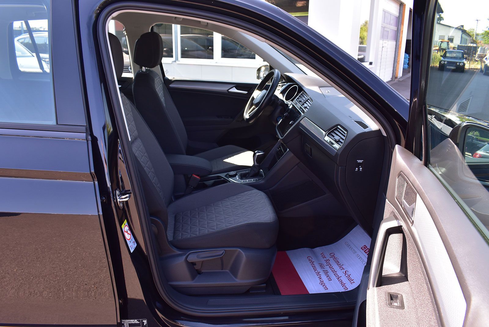 Volkswagen Tiguan 2023 г. Чёрный, пробег 49472 км