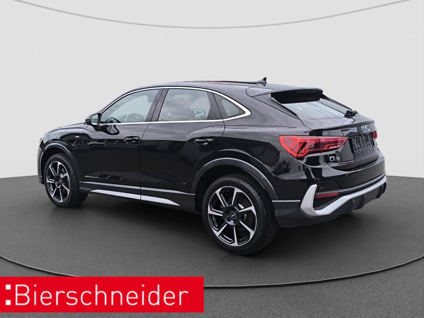 Audi Q3 2021 г. Чёрный, пробег 49150 км