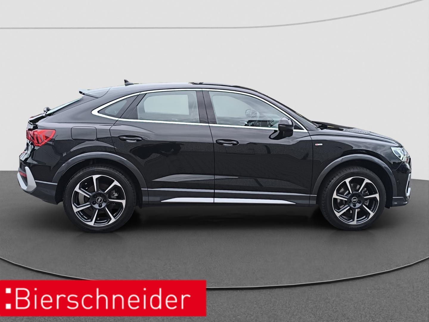 Audi Q3 2021 г. Чёрный, пробег 49150 км
