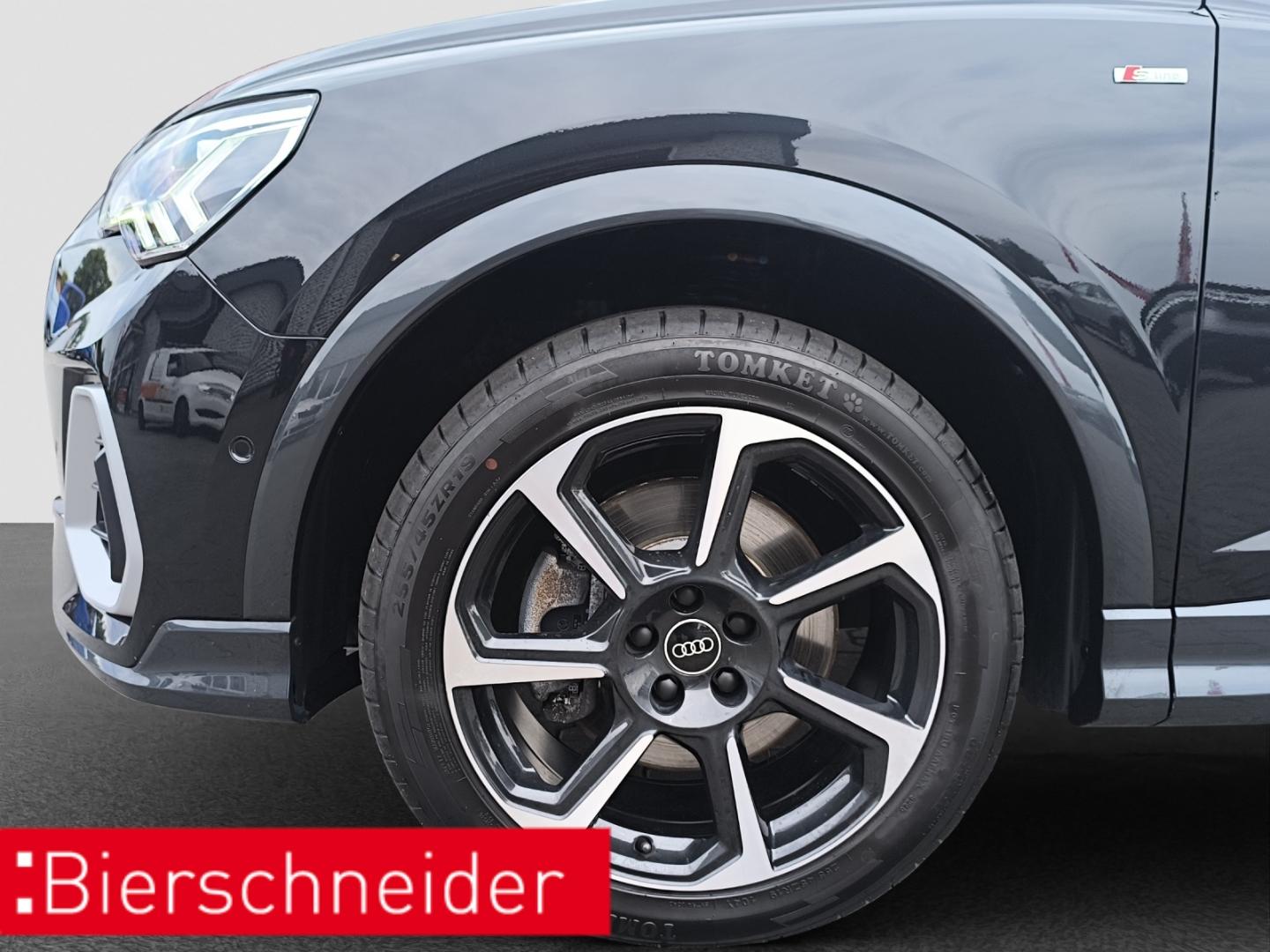 Audi Q3 2021 г. Чёрный, пробег 49150 км