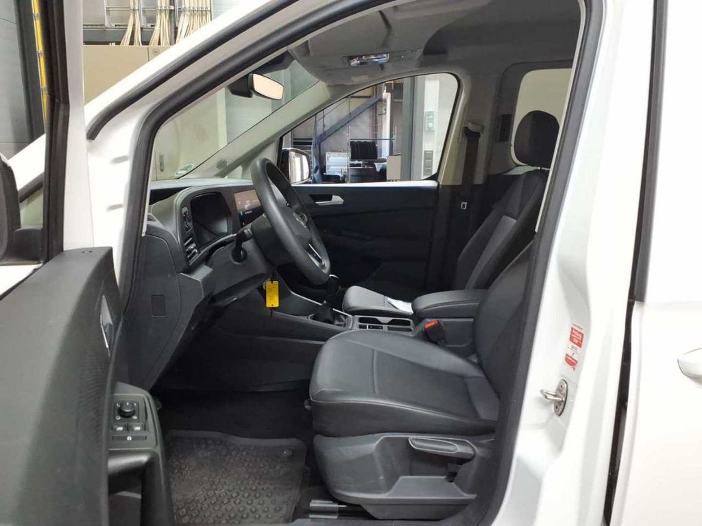 Volkswagen CADDY MAXI 2022 г. Белый, пробег 48500 км