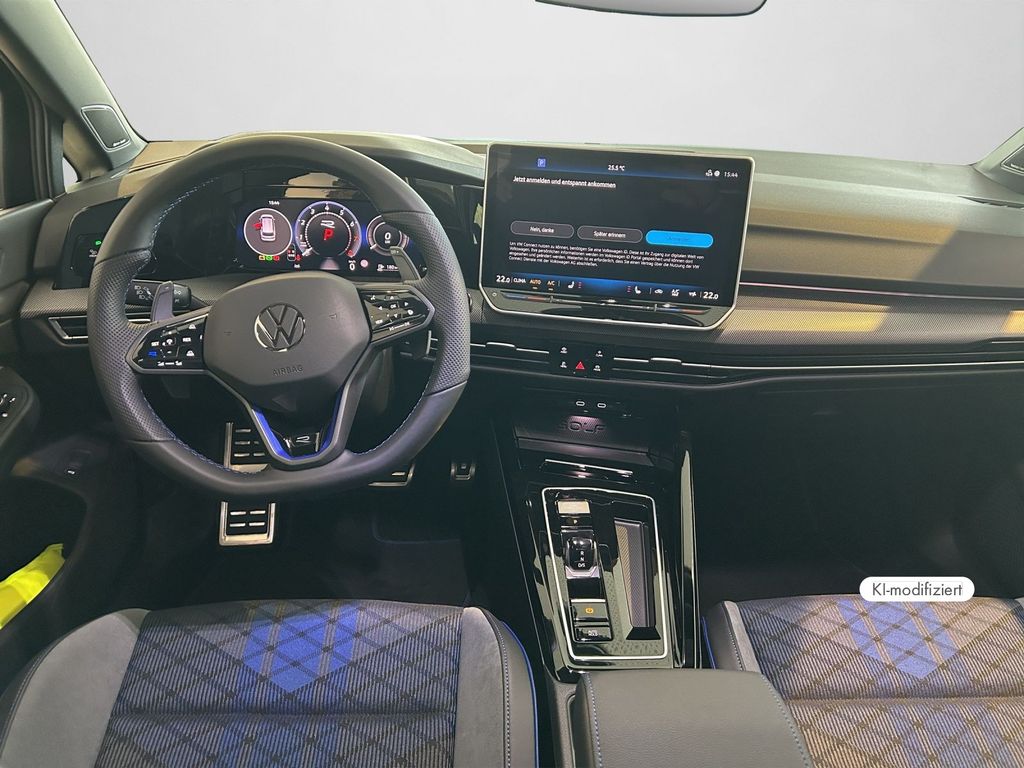 Volkswagen Golf 2026 г. Чёрный, пробег 3000 км