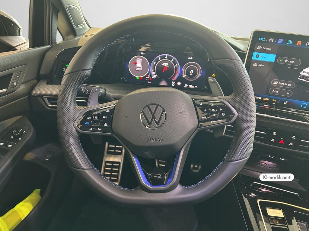 Volkswagen Golf 2026 г. Чёрный, пробег 3000 км