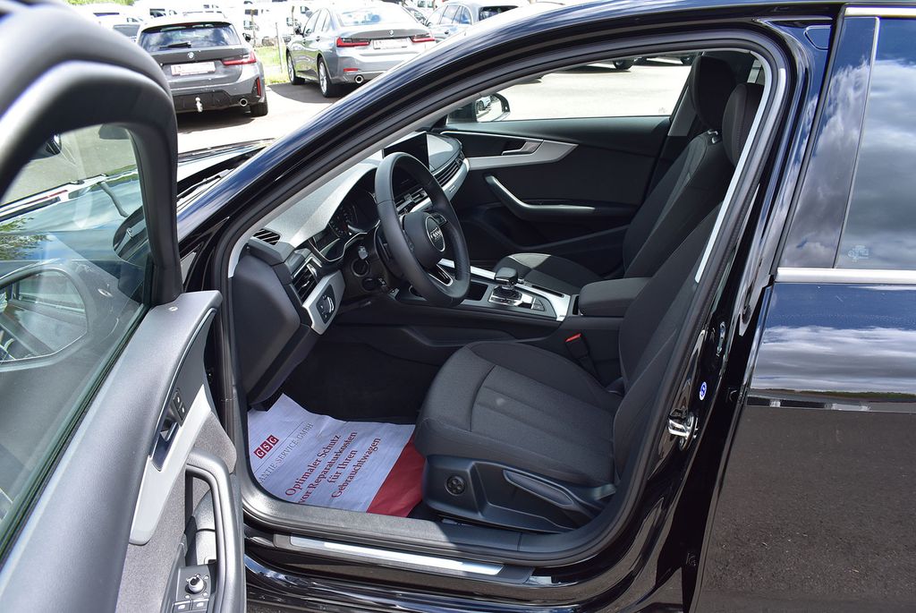 Audi A4 2023 г. Чёрный, пробег 46533 км