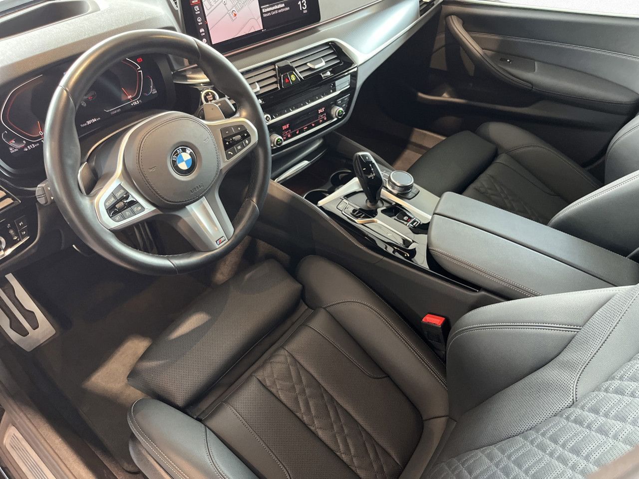 BMW 530 2023 г. Чёрный, пробег 30186 км