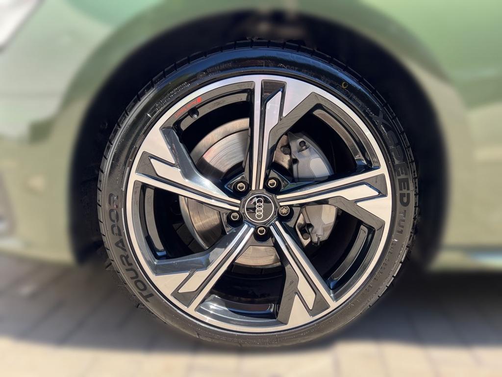 Audi A4 2023 г. Зелёный, пробег 37189 км
