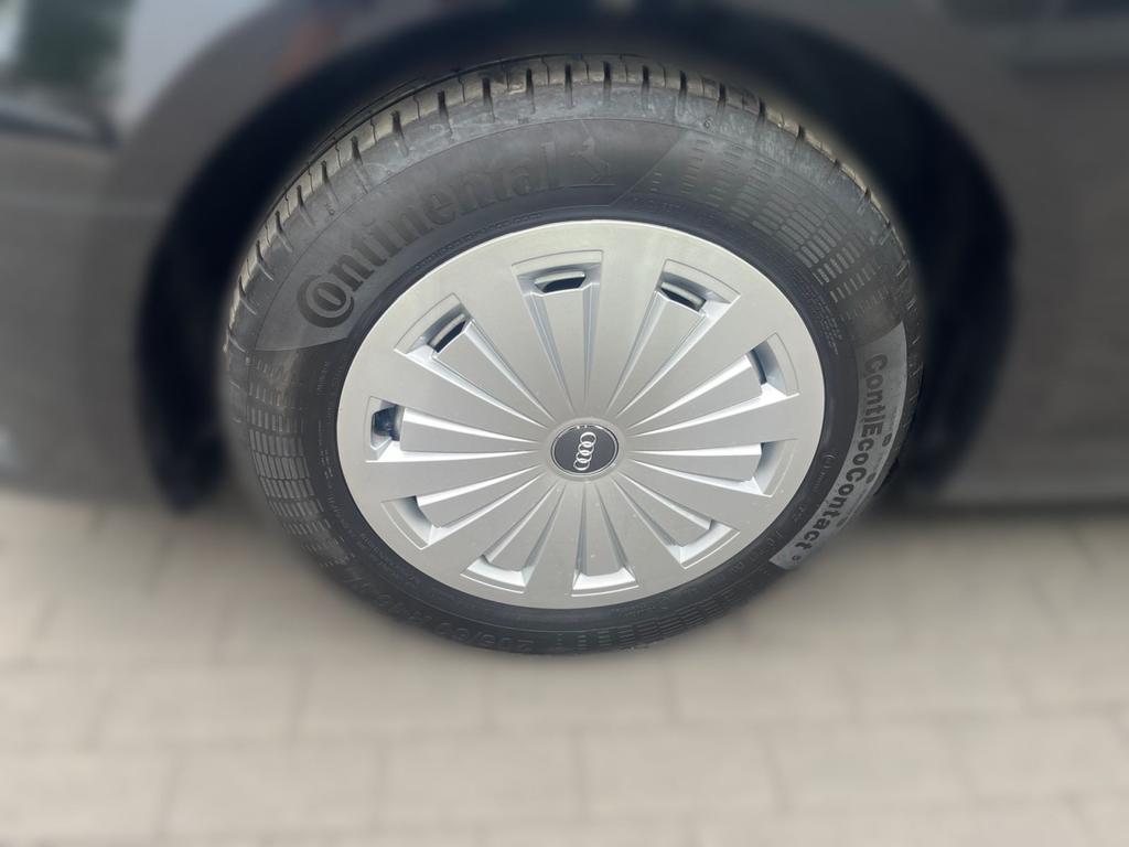 Audi A4 2023 г. Чёрный, пробег 54965 км