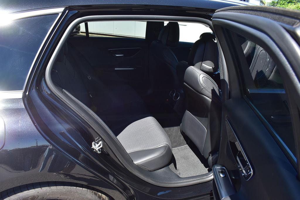 Mercedes-Benz C 200 2023 г. Чёрный, пробег 48945 км