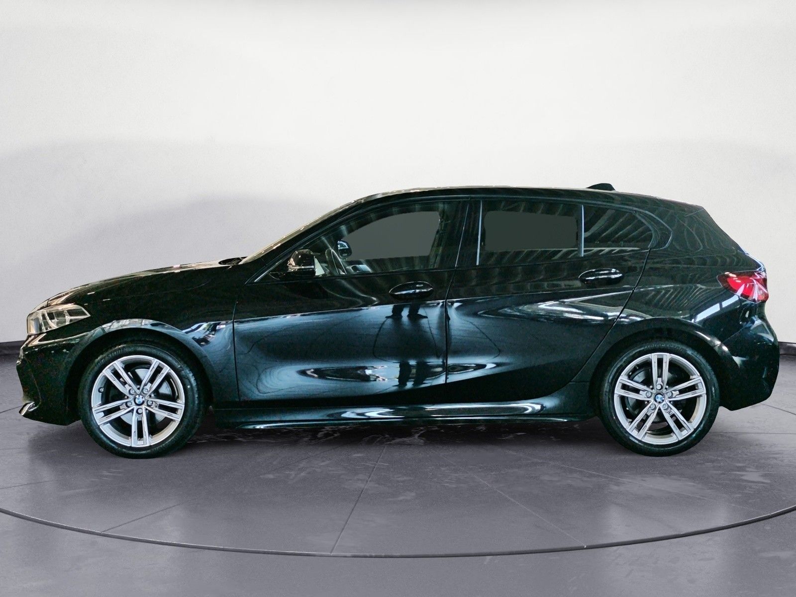 BMW 118 2022 г. Чёрный, пробег 54426 км