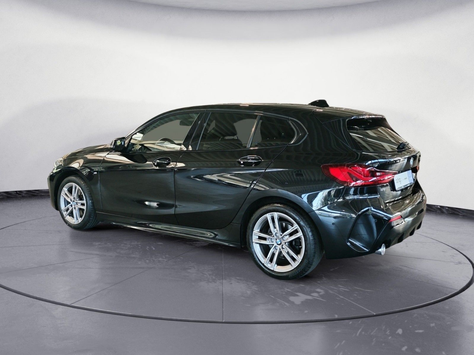 BMW 118 2022 г. Чёрный, пробег 54426 км