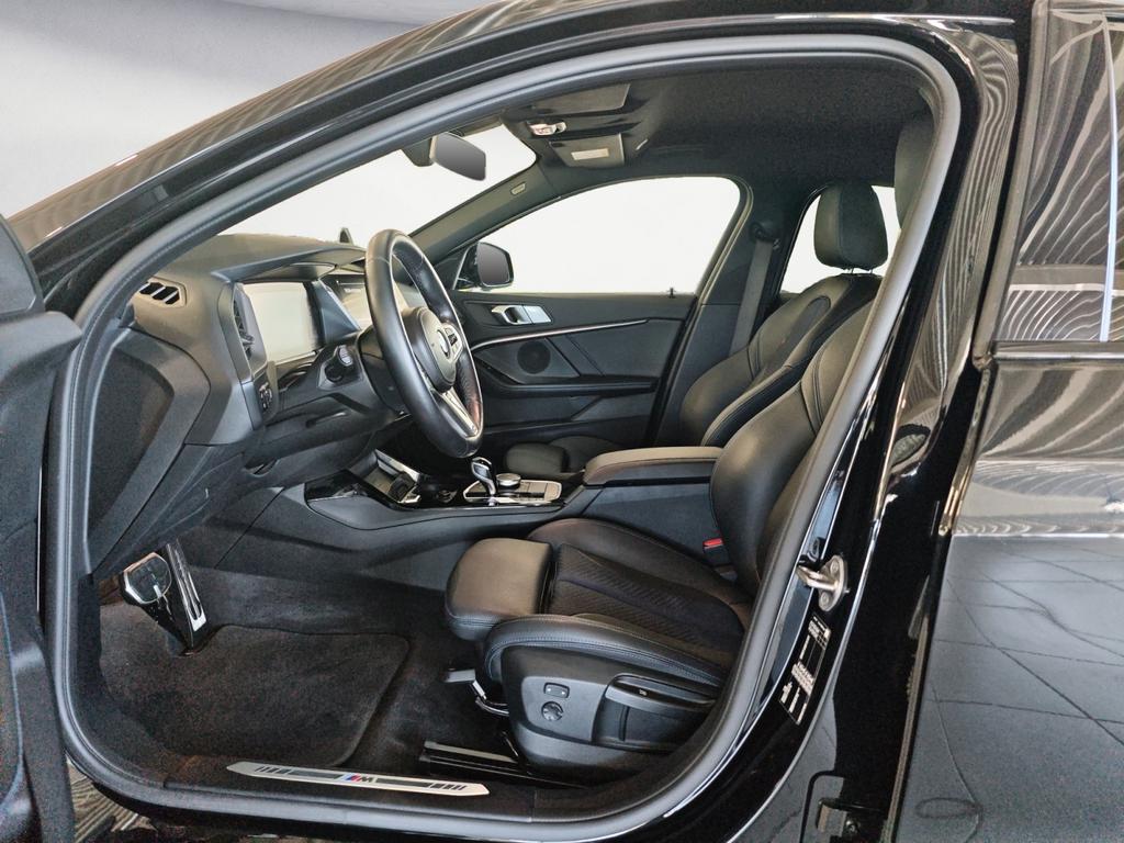 BMW 118 2022 г. Чёрный, пробег 54426 км
