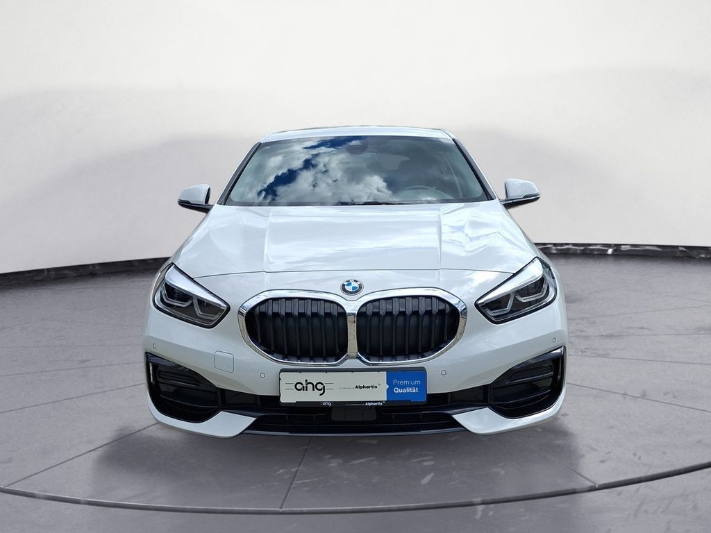 BMW 118 2022 г. Белый, пробег 38675 км
