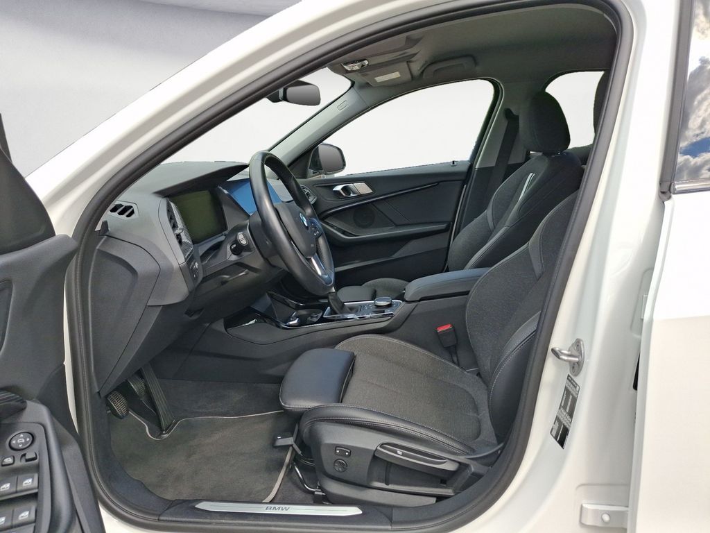 BMW 118 2022 г. Белый, пробег 38675 км