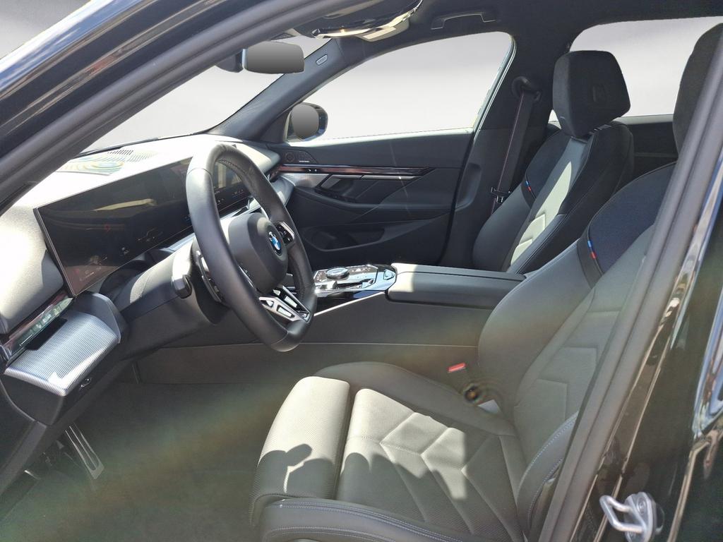 BMW 520 2025 г. Чёрный, пробег 10000 км