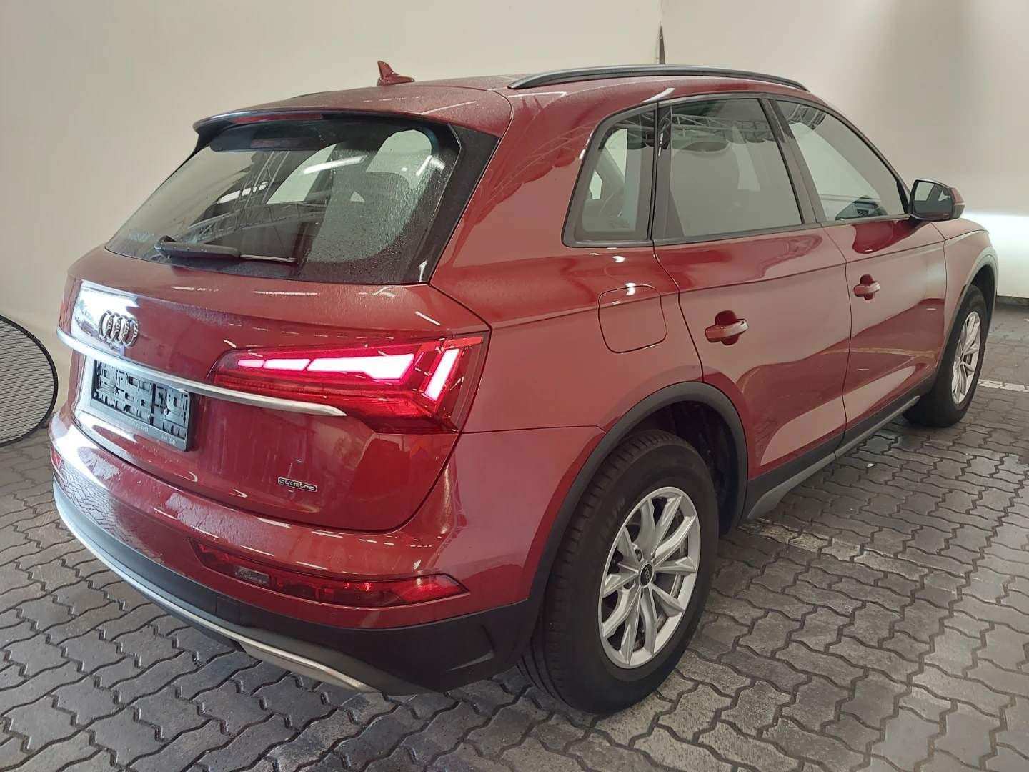 Audi Q5 2023 г. Красный, пробег 32100 км