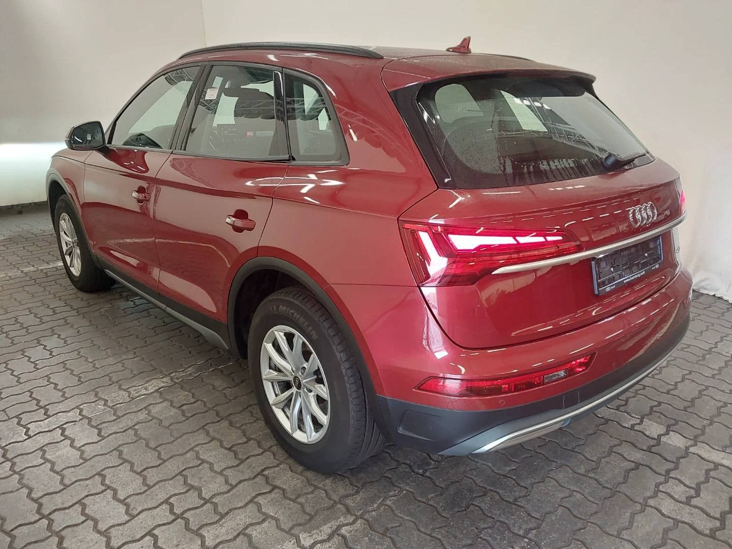 Audi Q5 2023 г. Красный, пробег 32100 км