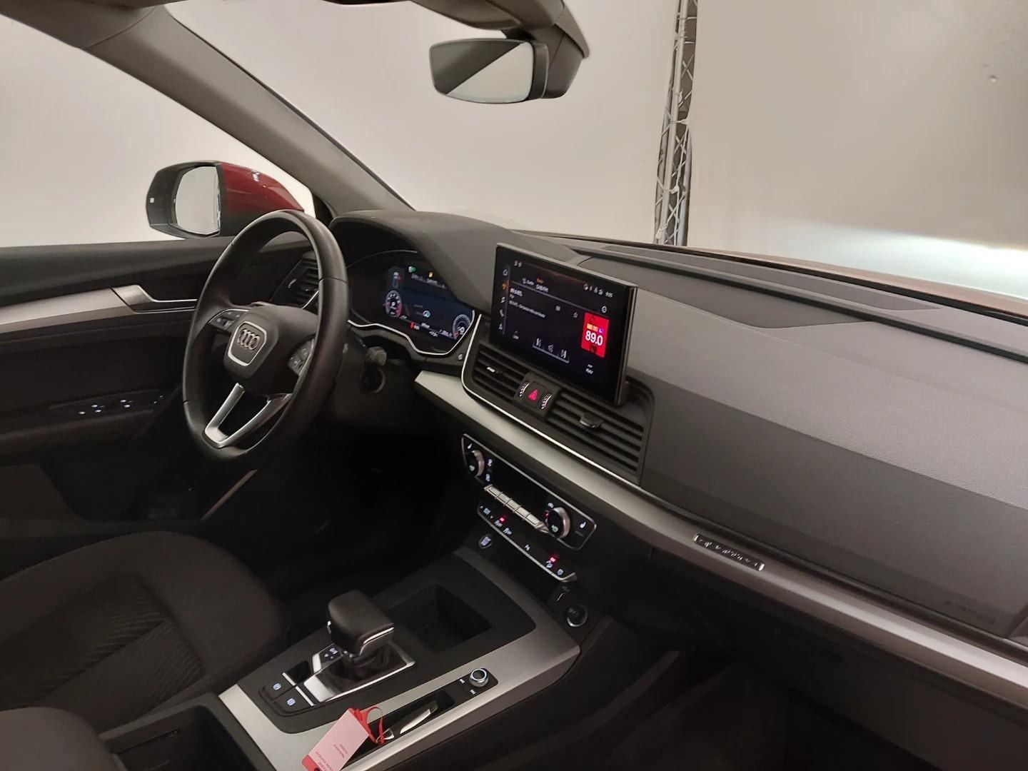 Audi Q5 2023 г. Красный, пробег 32100 км