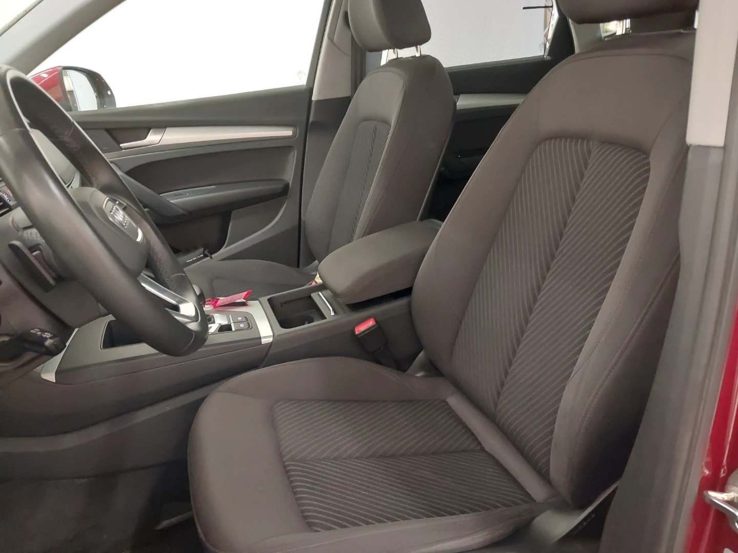 Audi Q5 2023 г. Красный, пробег 32100 км