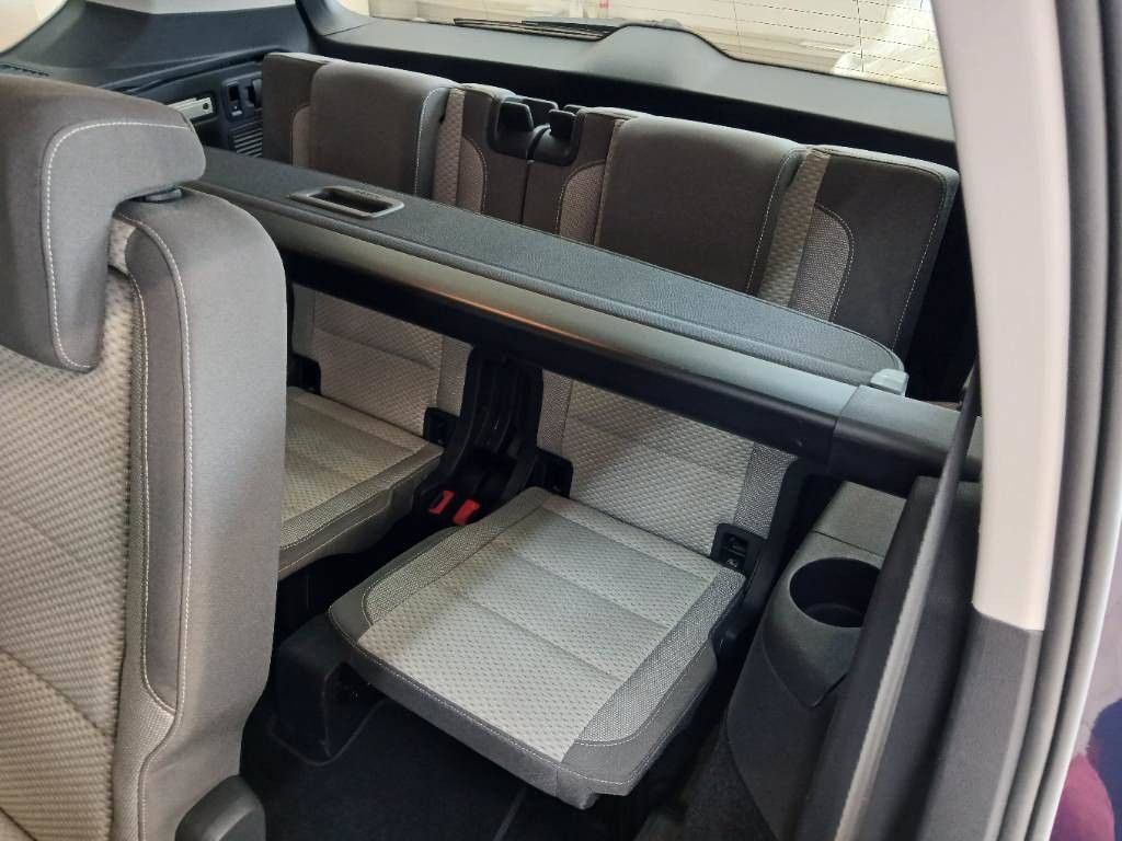 Volkswagen Touran 2025 г. Синий, пробег 27900 км