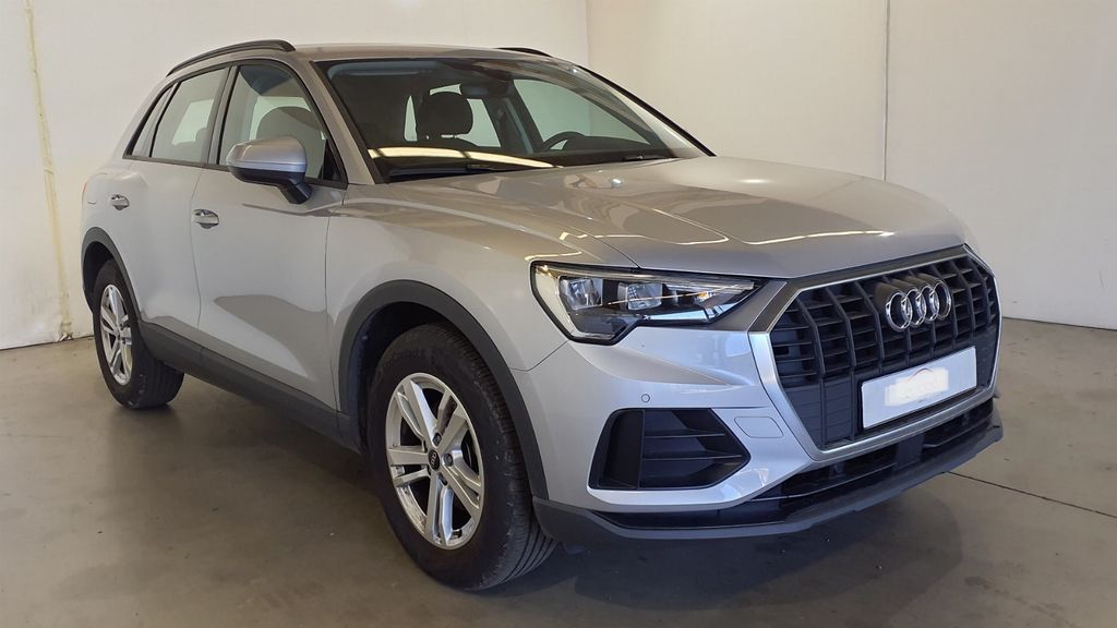 Audi Q3 2023 г. Серебристый, пробег 17600 км