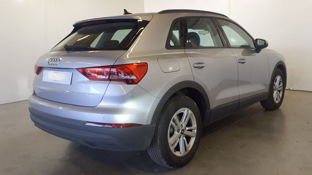 Audi Q3 2023 г. Серебристый, пробег 17600 км
