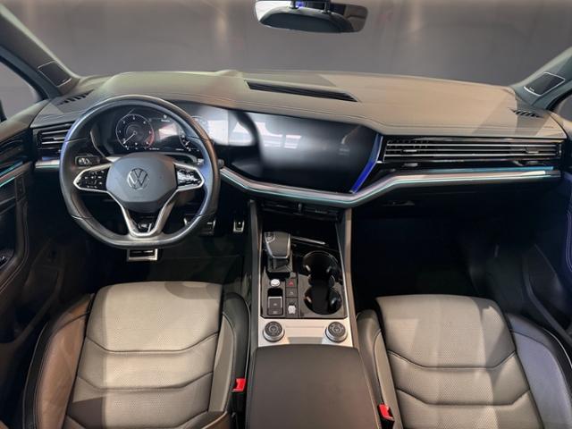 Volkswagen Touareg 2022 г. Серый, пробег 52400 км