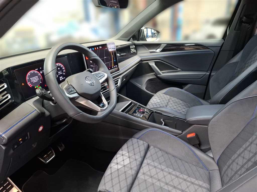 Volkswagen Tiguan 2025 г. Чёрный, пробег 37670 км