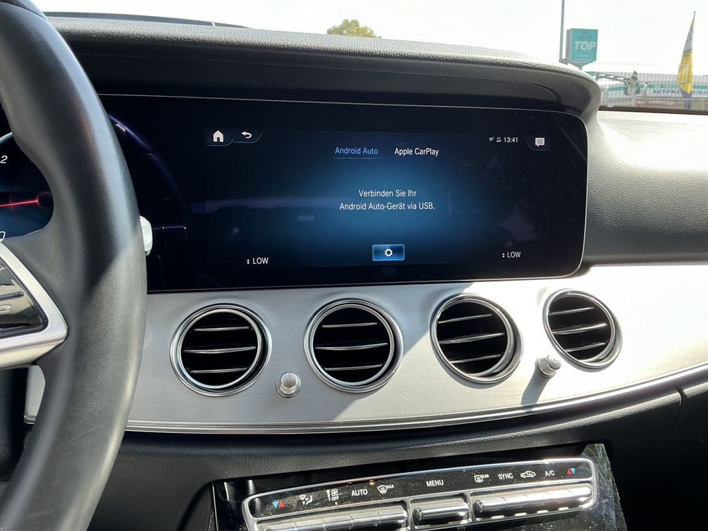 Mercedes-Benz E 220 2022 г. Чёрный, пробег 59946 км