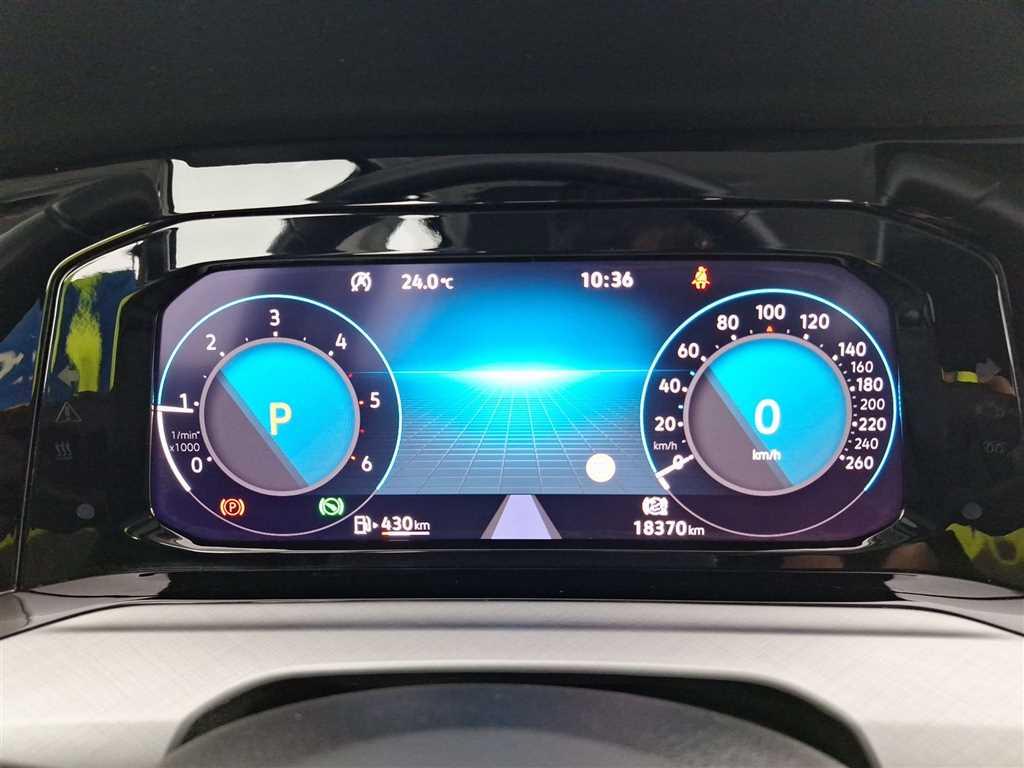 Volkswagen Golf 2024 г. Синий, пробег 18355 км