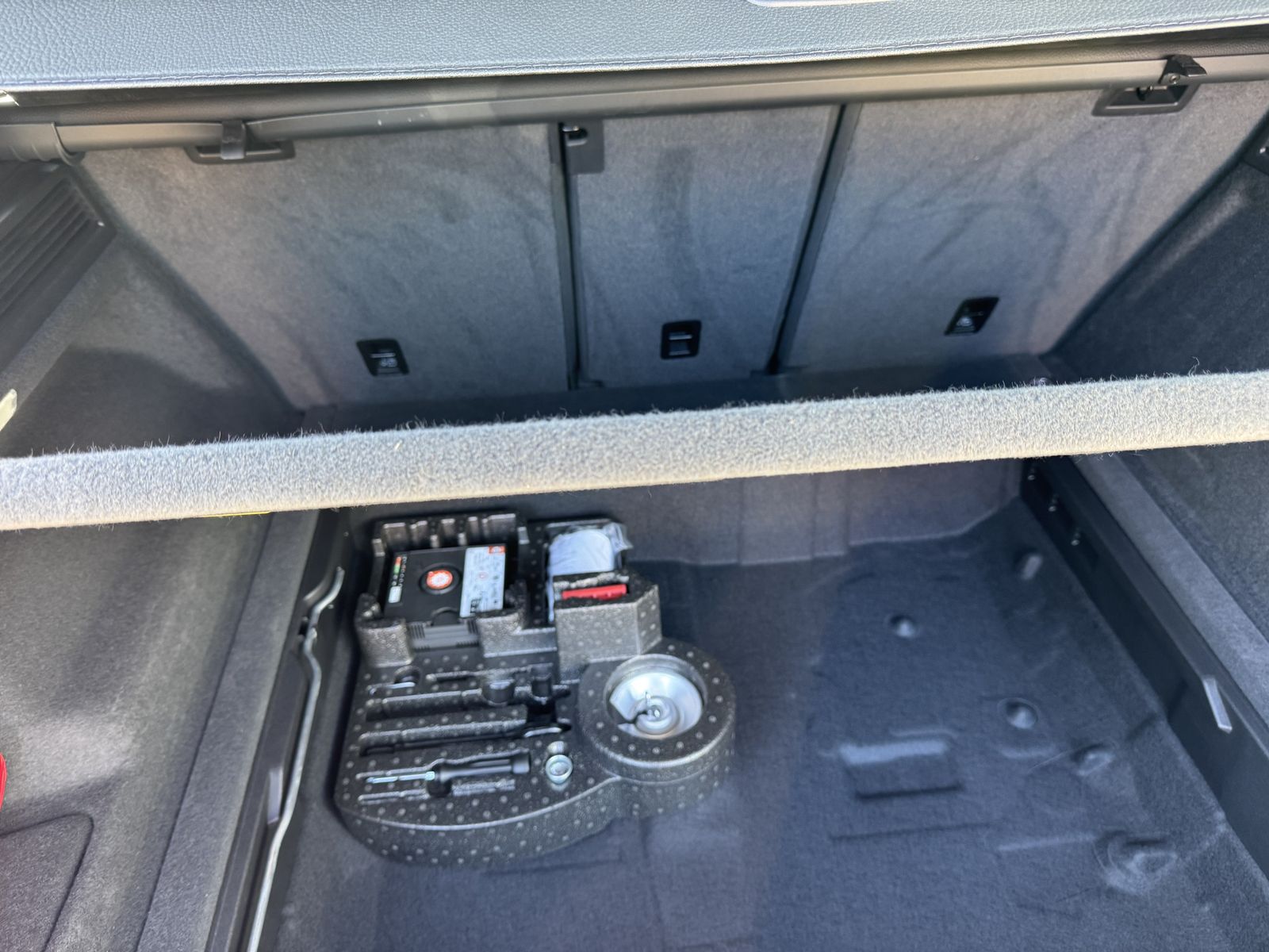 Volkswagen Touareg 2025 г. Серый, пробег 35205 км