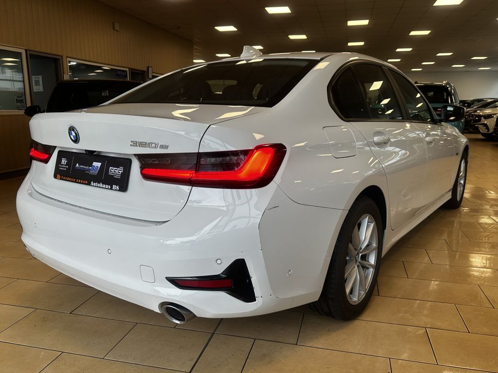BMW 320 2022 г. Белый, пробег 31706 км