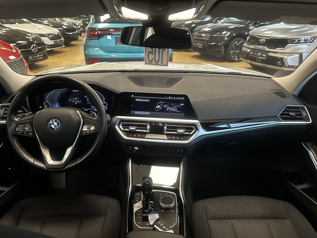 BMW 320 2022 г. Белый, пробег 31706 км