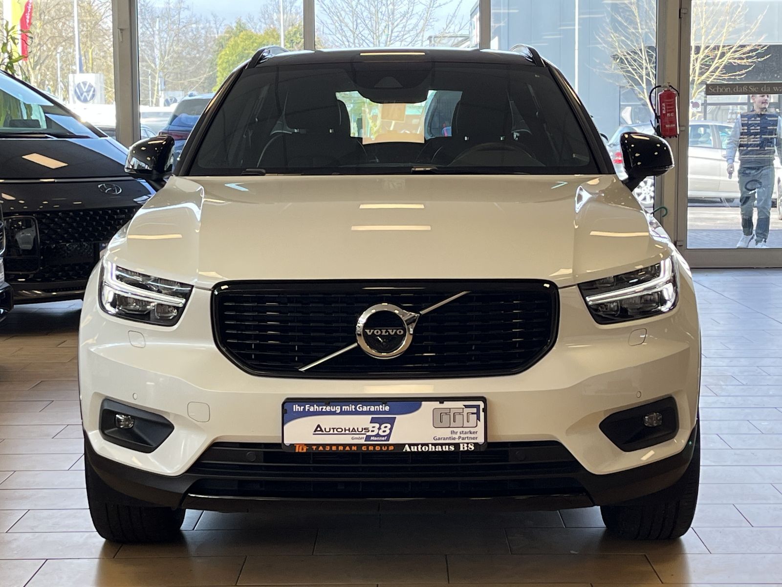 Volvo XC40 2021 г. Белый, пробег 34990 км