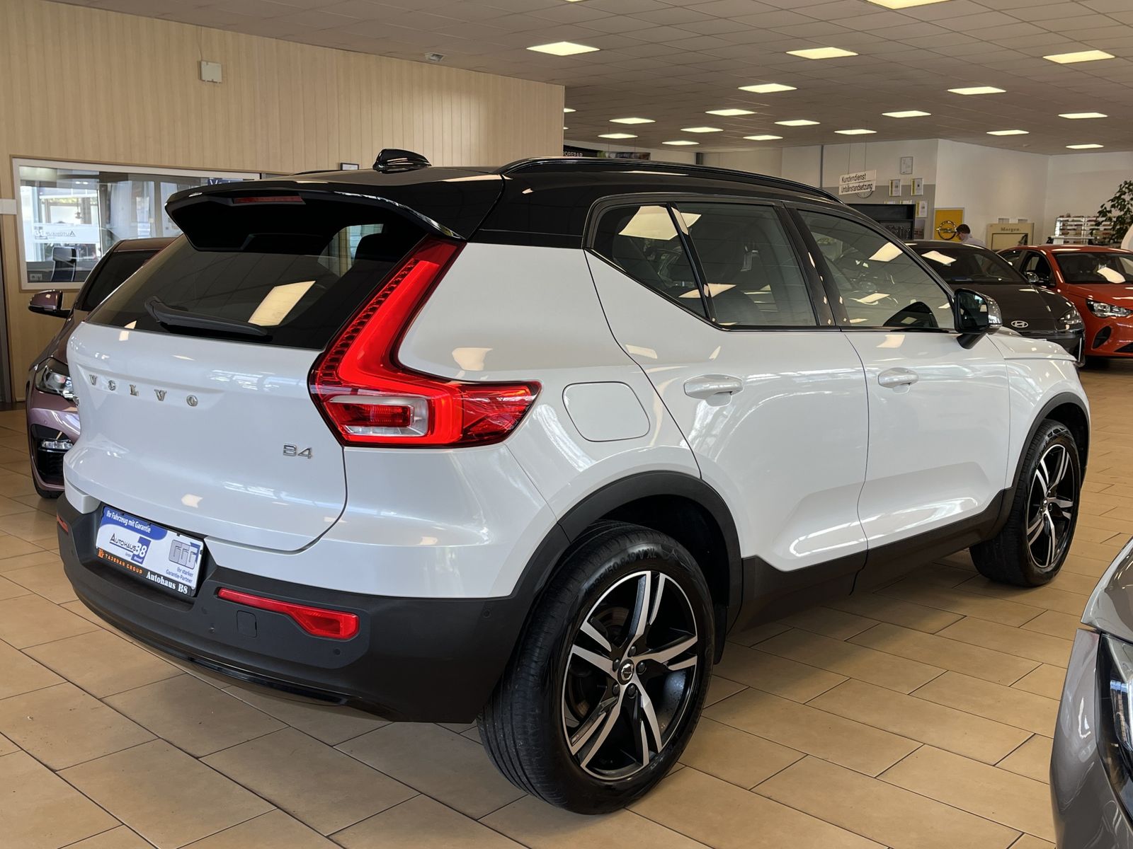 Volvo XC40 2021 г. Белый, пробег 34990 км
