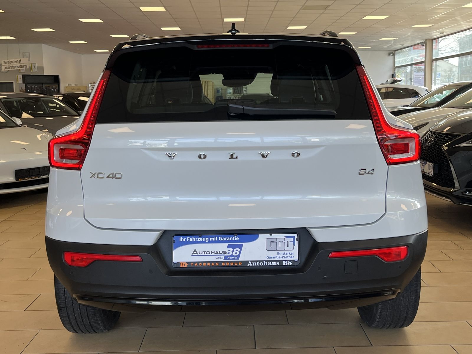 Volvo XC40 2021 г. Белый, пробег 34990 км