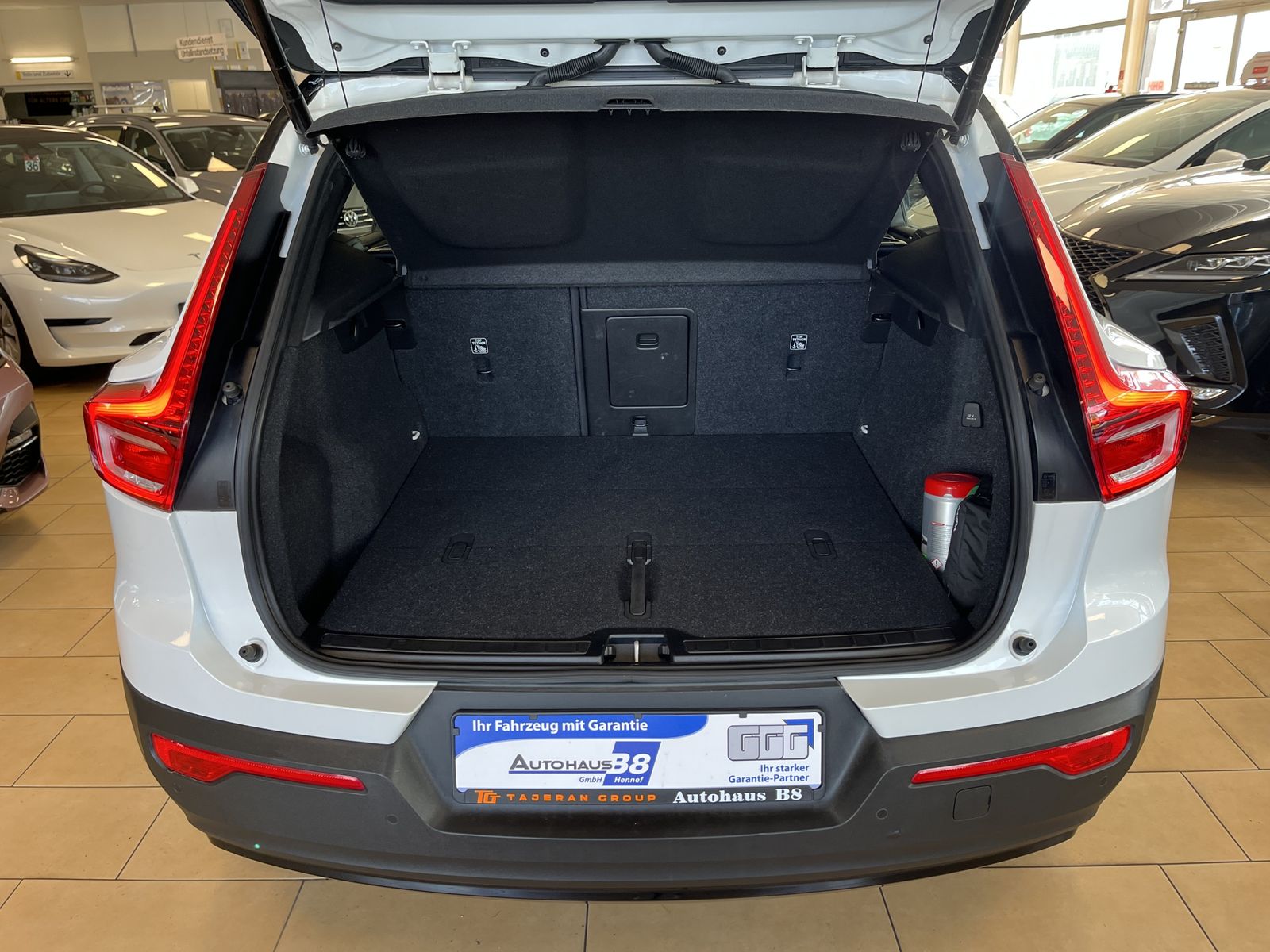 Volvo XC40 2021 г. Белый, пробег 34990 км