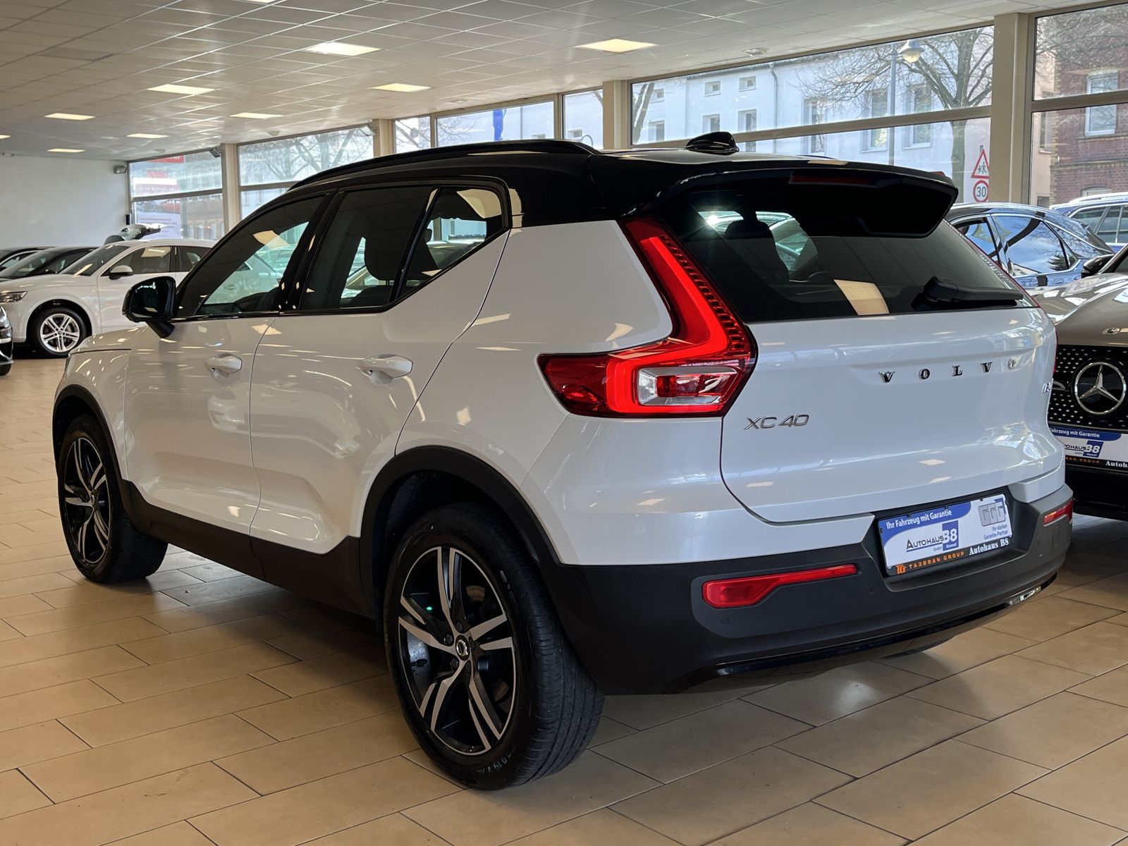 Volvo XC40 2021 г. Белый, пробег 34990 км