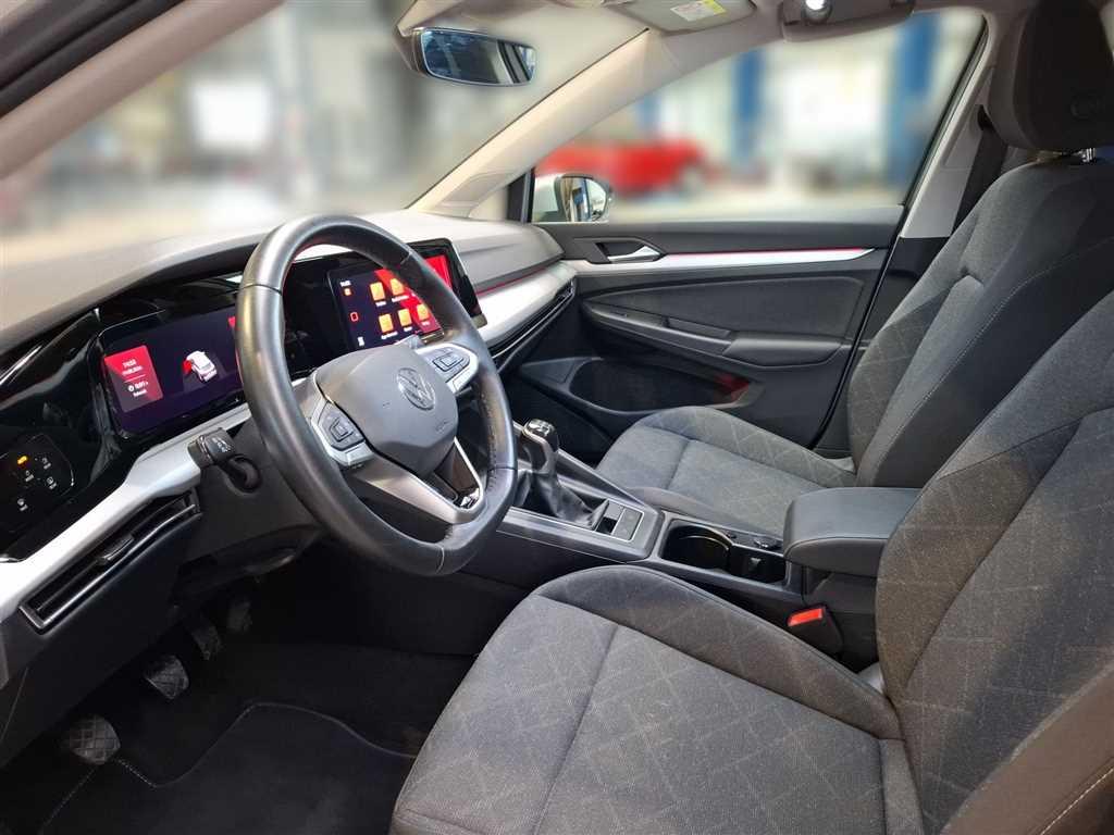 Volkswagen Golf 2024 г. Серебристый, пробег 27155 км