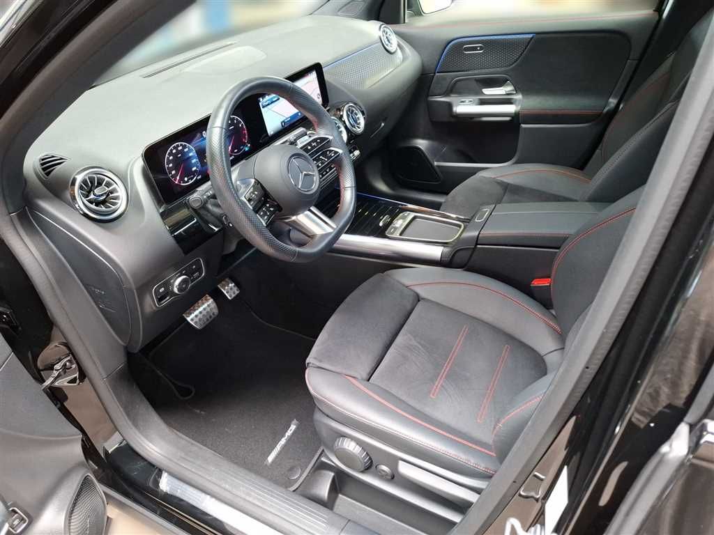 Mercedes-Benz GLA 200 2024 г. Чёрный, пробег 22942 км