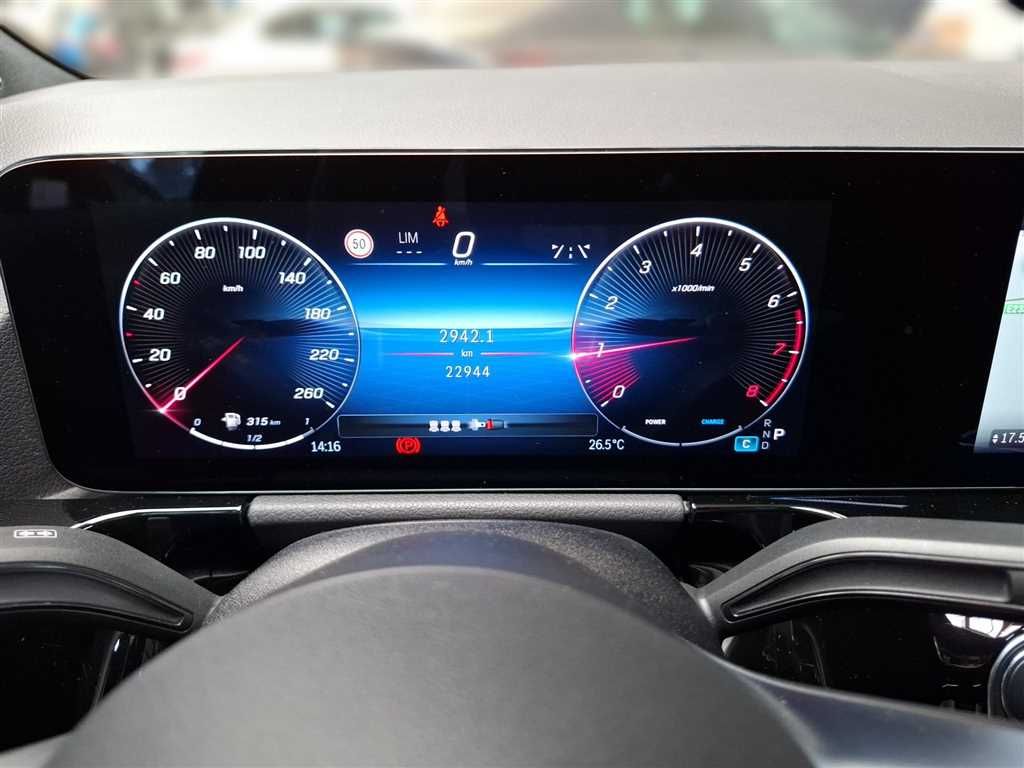 Mercedes-Benz GLA 200 2024 г. Чёрный, пробег 22942 км